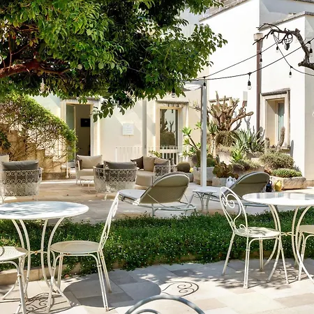 Villa Mantatelure' By Perle Di Puglia